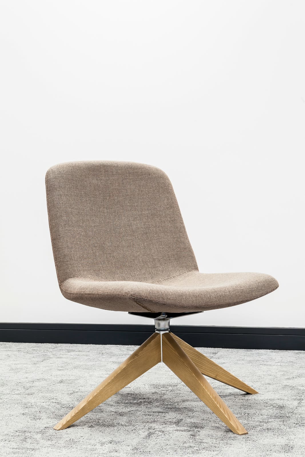 Fotel obrotowy Lounge Brass